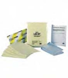 Kit d'urgence d'adsorbants chimiques Type SK26 Dimensions 40 x 63 cm Absorption*litres approx. 26 Capacité 10 tissus, 5 coussins, 5 mini coussinnets, 2 sacs poubelle