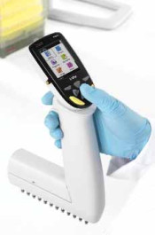 Canaux 16 Volume 2 - 125 µl Grad. 0,1 µl Justesse Vol. max. 2,0 - 8,0 (£ ± R%) Précision Vol. max. 0,6 - 4,0 (£ CV%) Code Couleur Pointes ClipTip 384 125