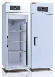 Réfrigérateurs et congélateurs de laboratoire série GPS jusqu'à +1 °C/-25 °C R400-SAEV-TS* Capacité 400 l Dimensionsextérieures(l x p x h) 600 x 600 x 1900 mm Dimensions  intérieures(l x p x h) 480 x 500 x 1150 mm Consommation d'énergie 3,1