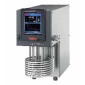 Cryostat à circulation K6 Type Variostat® Plage de temp. -30 ... +150 max. °C Volumebain l Puissancecryogénique KW à100/20/0/-20/-30°C 0,3 / 0,3 / 0,2 / 0,12 / 0,03