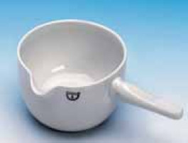 Capsule à manche avec bec verseur, en porcelaine