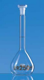Fiole jaugée en verre boro 3.3 à col rodé classe A, avec bouchon en PP