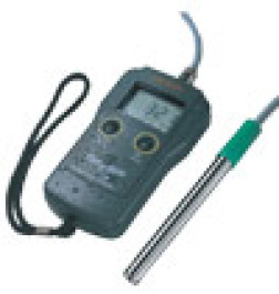 pH/°C-mètre compact étanche spécial traitement de surfaces avec électrode pH HI 62911