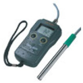 pH/°C-mètre compact étanche spécial traitement de surfaces avec électrode pH HI 62911