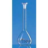 Fiole jaugée en verre boro 3.3 à col rodé classe A, graduations bleues, avec bouchon en PP